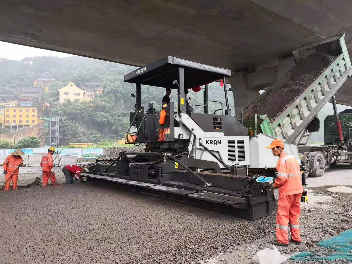 Asphalt paver KRÖN P9000